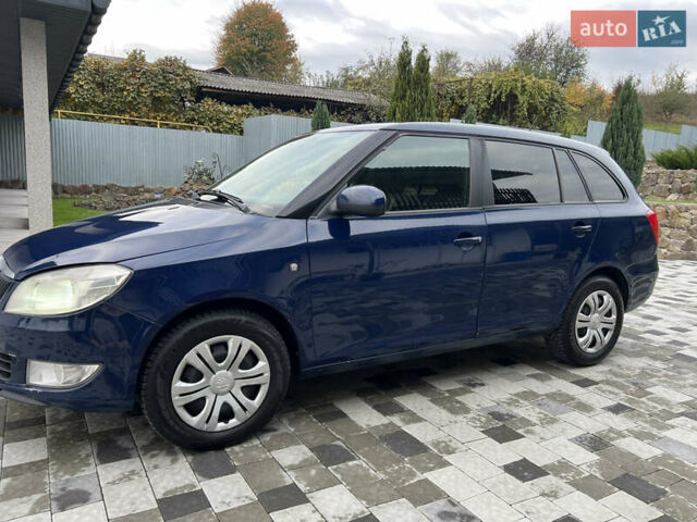 Синий Шкода Фабия, объемом двигателя 1.6 л и пробегом 316 тыс. км за 5700 $, фото 1 на Automoto.ua