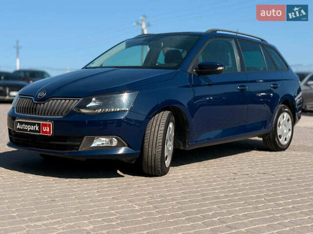 Синий Шкода Фабия, объемом двигателя 1.4 л и пробегом 230 тыс. км за 6800 $, фото 1 на Automoto.ua