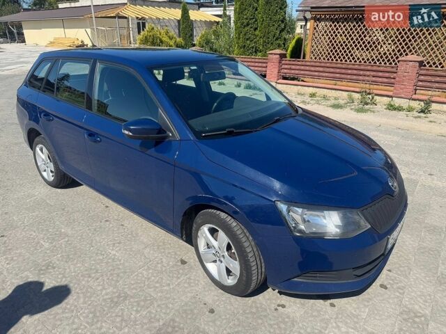 Синий Шкода Фабия, объемом двигателя 1.2 л и пробегом 127 тыс. км за 7400 $, фото 1 на Automoto.ua