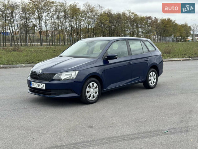 Синий Шкода Фабия, объемом двигателя 1.2 л и пробегом 140 тыс. км за 7800 $, фото 1 на Automoto.ua
