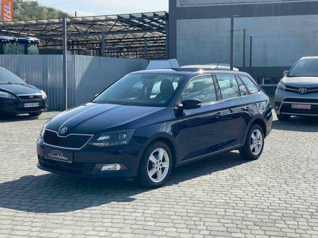 Синий Шкода Фабия, объемом двигателя 0 л и пробегом 225 тыс. км за 8800 $, фото 1 на Automoto.ua