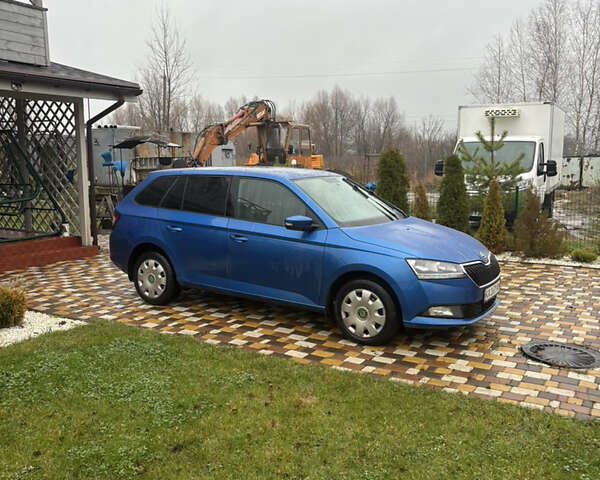 Синий Шкода Фабия, объемом двигателя 1 л и пробегом 181 тыс. км за 9900 $, фото 1 на Automoto.ua