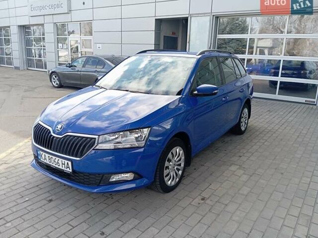 Синий Шкода Фабия, объемом двигателя 1 л и пробегом 111 тыс. км за 8500 $, фото 1 на Automoto.ua