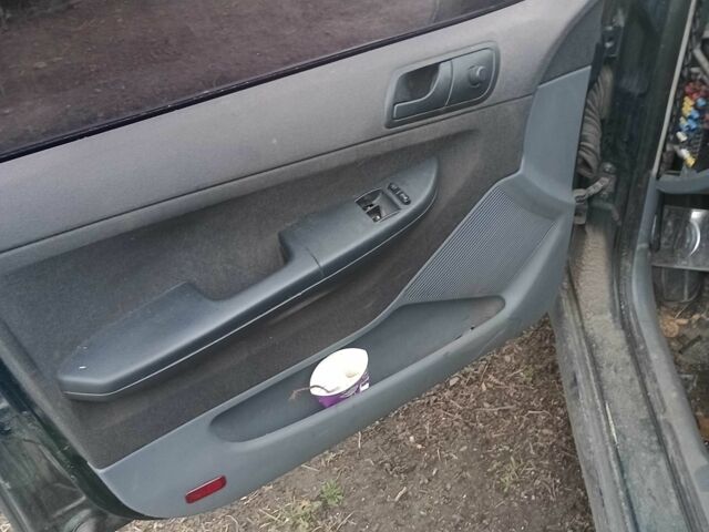 Зеленый Шкода Фабия, объемом двигателя 1.4 л и пробегом 100 тыс. км за 500 $, фото 1 на Automoto.ua