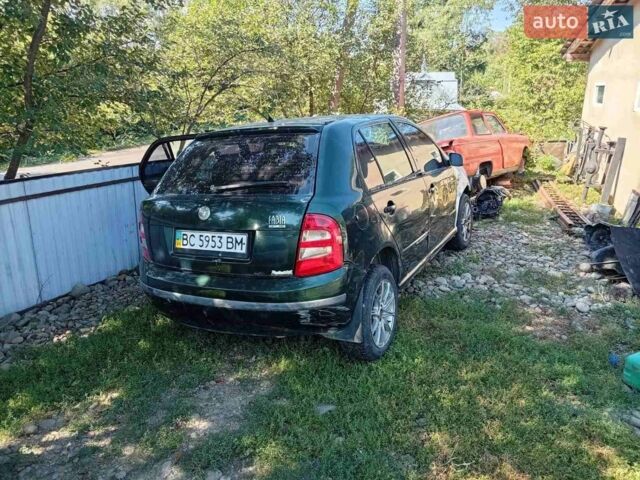 Зеленый Шкода Фабия, объемом двигателя 1.4 л и пробегом 300 тыс. км за 1199 $, фото 1 на Automoto.ua