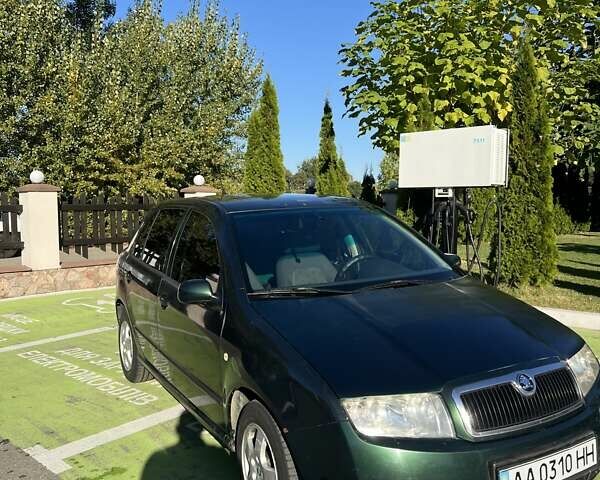 Зеленый Шкода Фабия, объемом двигателя 1.39 л и пробегом 200 тыс. км за 3400 $, фото 1 на Automoto.ua