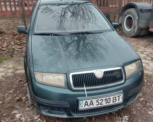 Зеленый Шкода Фабия, объемом двигателя 1.2 л и пробегом 520 тыс. км за 2000 $, фото 1 на Automoto.ua