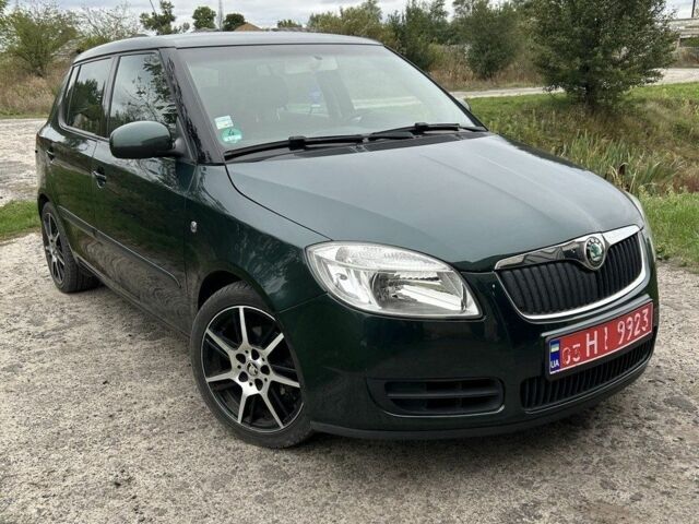 Зеленый Шкода Фабия, объемом двигателя 1.4 л и пробегом 225 тыс. км за 5350 $, фото 1 на Automoto.ua