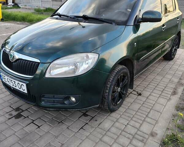 Зеленый Шкода Фабия, объемом двигателя 1.4 л и пробегом 173 тыс. км за 5000 $, фото 1 на Automoto.ua