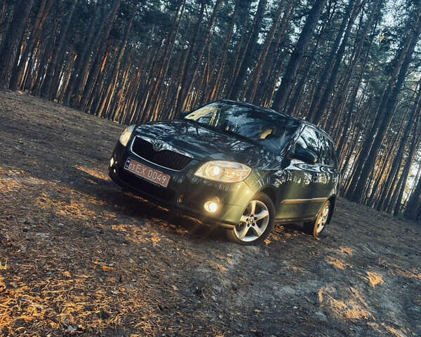 Зелений Шкода Фабія, об'ємом двигуна 1.39 л та пробігом 161 тис. км за 5500 $, фото 1 на Automoto.ua