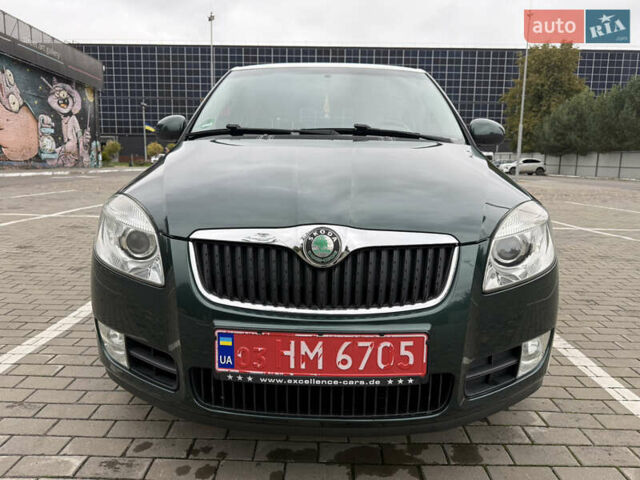 Зеленый Шкода Фабия, объемом двигателя 1.6 л и пробегом 226 тыс. км за 6300 $, фото 1 на Automoto.ua