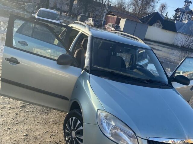 Зеленый Шкода Фабия, объемом двигателя 1.2 л и пробегом 175 тыс. км за 3800 $, фото 1 на Automoto.ua