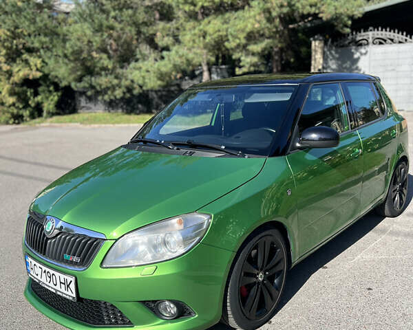 Зеленый Шкода Фабия, объемом двигателя 1.39 л и пробегом 229 тыс. км за 8800 $, фото 1 на Automoto.ua