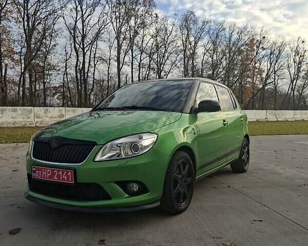 Зеленый Шкода Фабия, объемом двигателя 1.4 л и пробегом 194 тыс. км за 8900 $, фото 1 на Automoto.ua