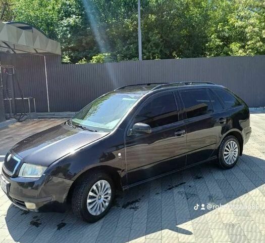 Зеленый Шкода Фабия, объемом двигателя 1.9 л и пробегом 240 тыс. км за 2000 $, фото 1 на Automoto.ua