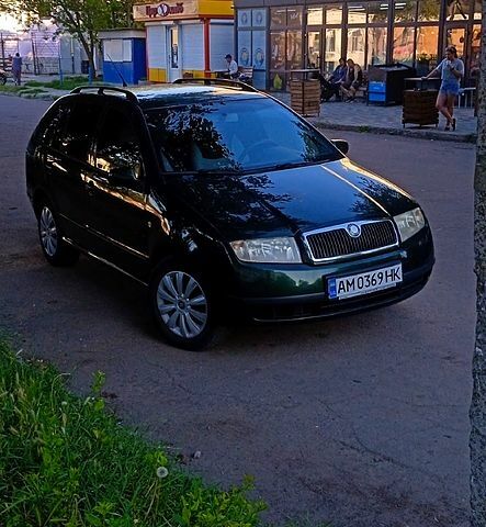 Зеленый Шкода Фабия, объемом двигателя 1.4 л и пробегом 290 тыс. км за 3100 $, фото 1 на Automoto.ua