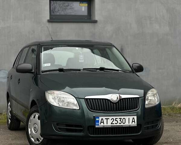 Зеленый Шкода Фабия, объемом двигателя 1.39 л и пробегом 200 тыс. км за 4299 $, фото 1 на Automoto.ua