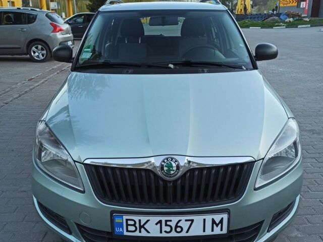 Зеленый Шкода Фабия, объемом двигателя 1.2 л и пробегом 181 тыс. км за 5600 $, фото 1 на Automoto.ua