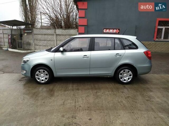 Зеленый Шкода Фабия, объемом двигателя 1.2 л и пробегом 230 тыс. км за 4500 $, фото 1 на Automoto.ua