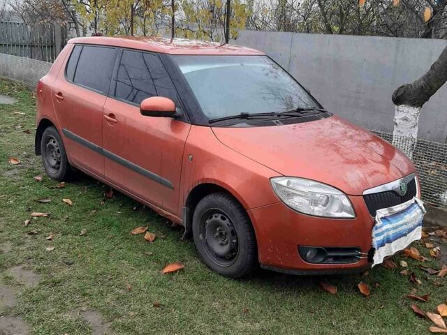 Оранжевый Шкода Фабия, объемом двигателя 1.4 л и пробегом 247 тыс. км за 3490 $, фото 1 на Automoto.ua