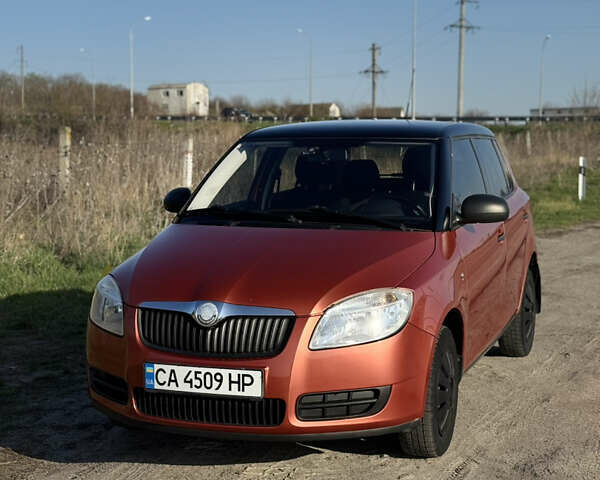 Оранжевый Шкода Фабия, объемом двигателя 1.2 л и пробегом 166 тыс. км за 4600 $, фото 1 на Automoto.ua