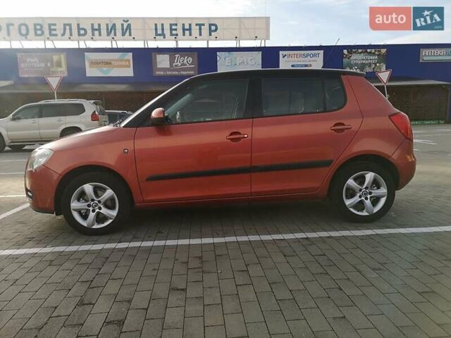 Помаранчевий Шкода Фабія, об'ємом двигуна 1.6 л та пробігом 240 тис. км за 7200 $, фото 1 на Automoto.ua