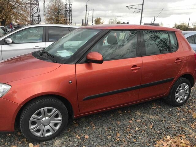 Оранжевый Шкода Фабия, объемом двигателя 1.2 л и пробегом 124 тыс. км за 4800 $, фото 1 на Automoto.ua