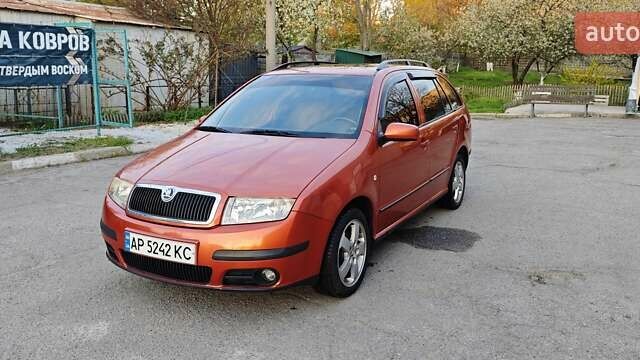 Оранжевый Шкода Фабия, объемом двигателя 1.39 л и пробегом 211 тыс. км за 6100 $, фото 1 на Automoto.ua