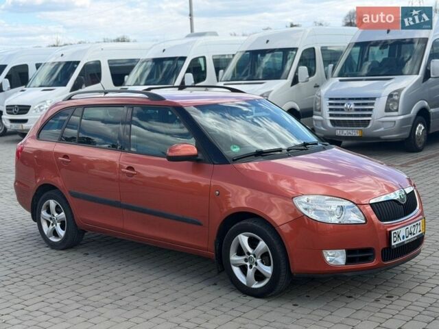 Оранжевый Шкода Фабия, объемом двигателя 1.6 л и пробегом 124 тыс. км за 5800 $, фото 1 на Automoto.ua