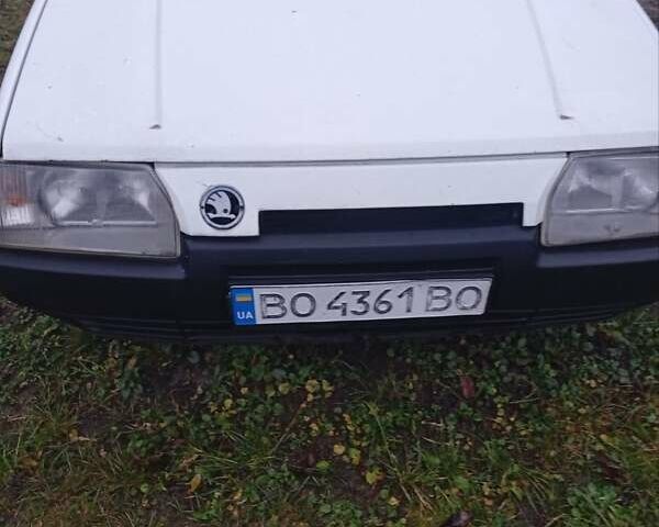 Белый Шкода Фаворит, объемом двигателя 1.29 л и пробегом 10 тыс. км за 25000 $, фото 1 на Automoto.ua