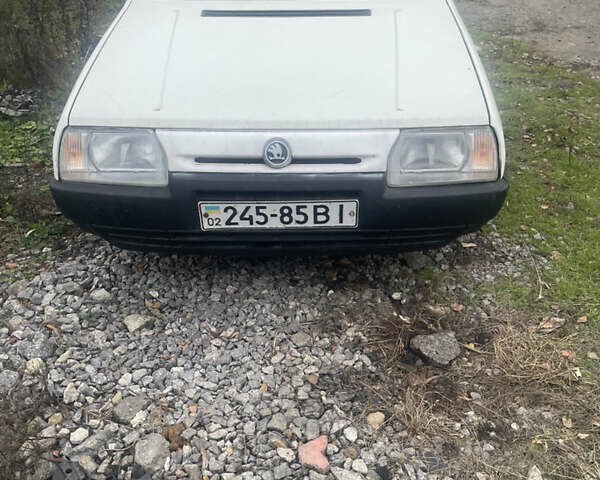 Білий Шкода Фаворит, об'ємом двигуна 0 л та пробігом 190 тис. км за 750 $, фото 1 на Automoto.ua