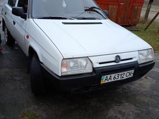 Білий Шкода Фаворит, об'ємом двигуна 1 л та пробігом 100 тис. км за 800 $, фото 1 на Automoto.ua