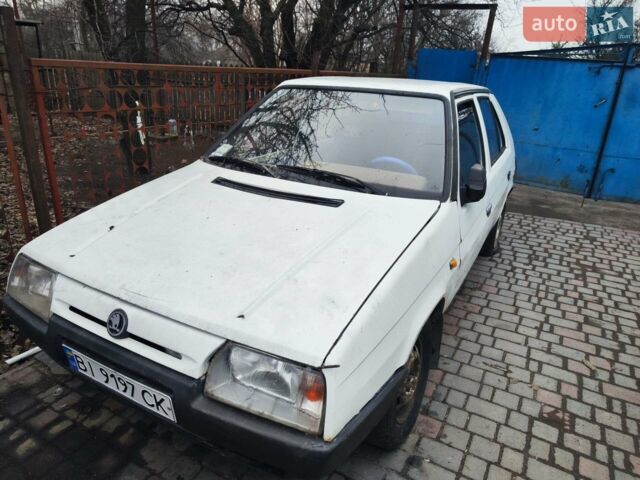 Белый Шкода Фаворит, объемом двигателя 1.3 л и пробегом 250 тыс. км за 850 $, фото 1 на Automoto.ua