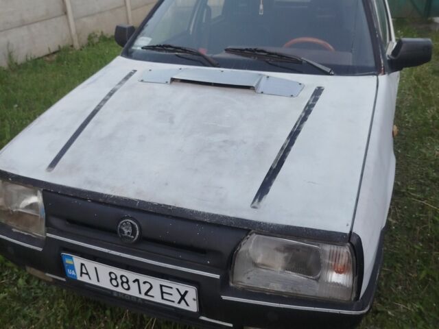 Белый Шкода Фаворит, объемом двигателя 1.4 л и пробегом 200 тыс. км за 465 $, фото 1 на Automoto.ua