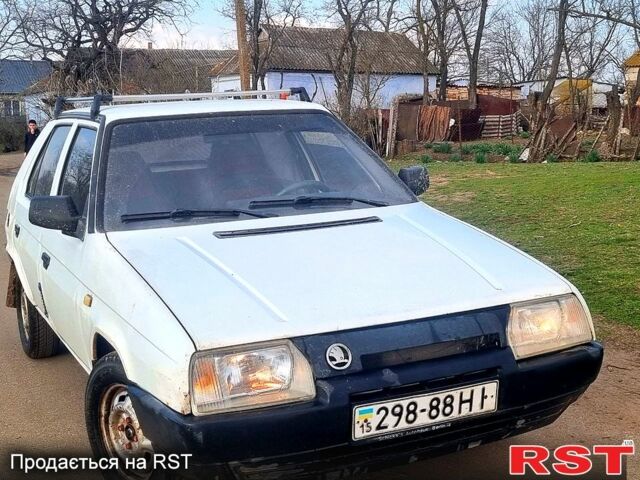 Білий Шкода Фаворит, об'ємом двигуна 1.3 л та пробігом 199 тис. км за 650 $, фото 1 на Automoto.ua