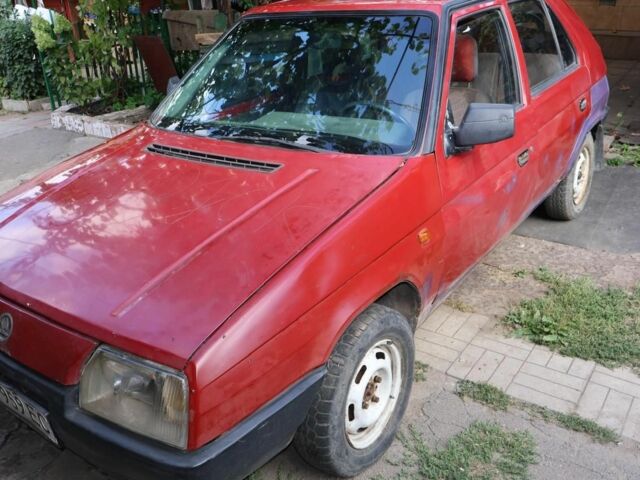 Красный Шкода Фаворит, объемом двигателя 1.3 л и пробегом 180 тыс. км за 600 $, фото 1 на Automoto.ua