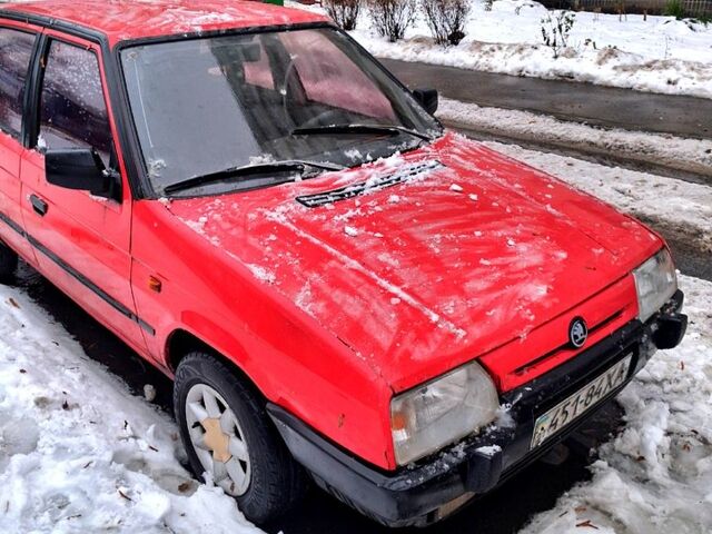 Красный Шкода Фаворит, объемом двигателя 1.3 л и пробегом 0 тыс. км за 1000 $, фото 1 на Automoto.ua