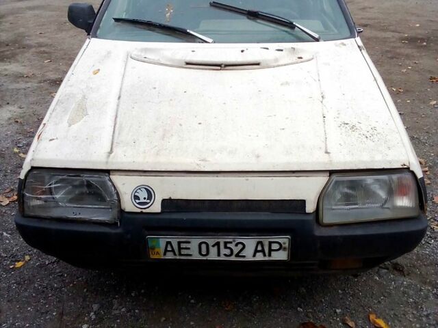 Шкода Фаворит, объемом двигателя 1.3 л и пробегом 123 тыс. км за 350 $, фото 1 на Automoto.ua