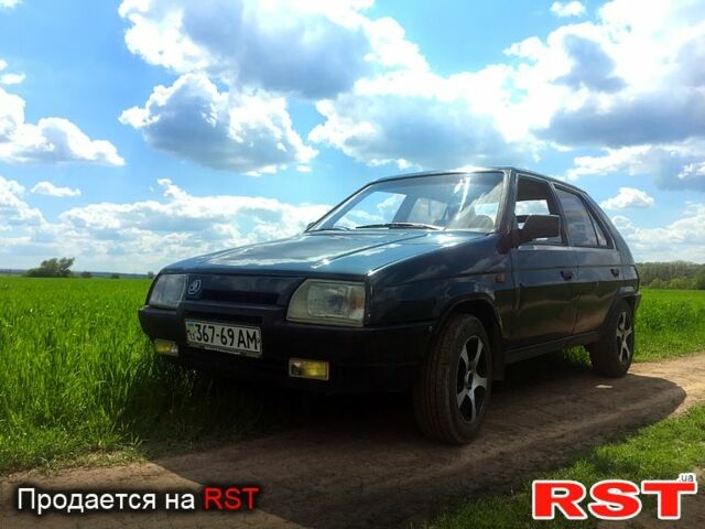 Шкода Фаворит, объемом двигателя 1.3 л и пробегом 200 тыс. км за 1299 $, фото 1 на Automoto.ua