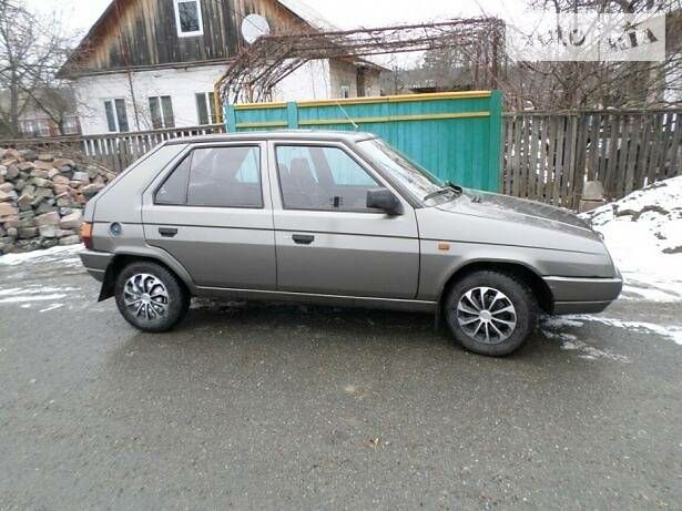 Шкода Фаворит, объемом двигателя 1.3 л и пробегом 70 тыс. км за 1700 $, фото 1 на Automoto.ua