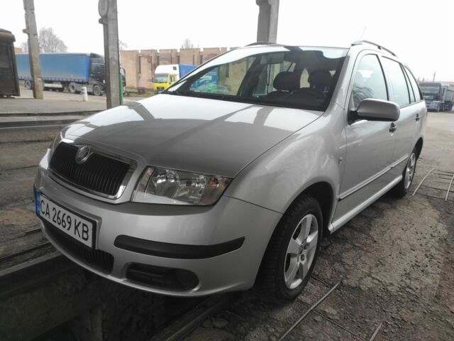 Серый Шкода Фаворит, объемом двигателя 1.4 л и пробегом 220 тыс. км за 3800 $, фото 1 на Automoto.ua