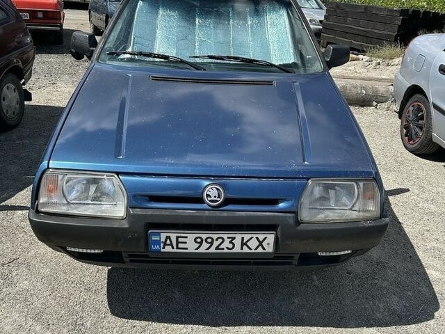 Синий Шкода Фаворит, объемом двигателя 1.3 л и пробегом 453 тыс. км за 1250 $, фото 1 на Automoto.ua