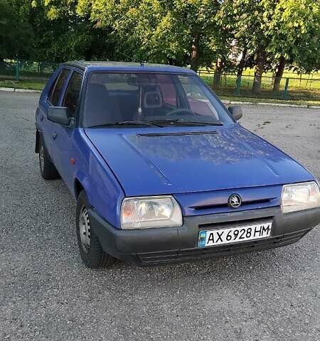 Синий Шкода Фаворит, объемом двигателя 1.3 л и пробегом 303 тыс. км за 950 $, фото 1 на Automoto.ua