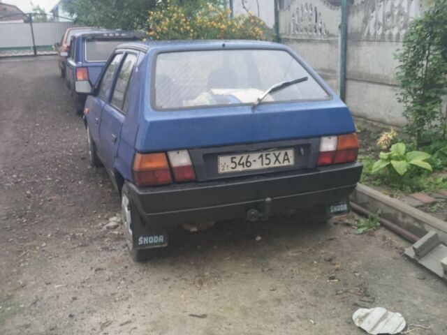 Синий Шкода Фаворит, объемом двигателя 1.4 л и пробегом 320 тыс. км за 600 $, фото 1 на Automoto.ua