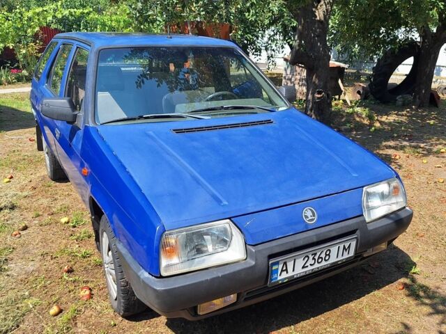 Синий Шкода Фаворит, объемом двигателя 1.3 л и пробегом 470 тыс. км за 903 $, фото 1 на Automoto.ua