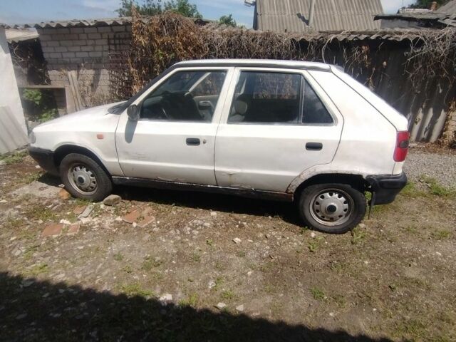 Белый Шкода Фелиция, объемом двигателя 1.3 л и пробегом 500 тыс. км за 200 $, фото 1 на Automoto.ua