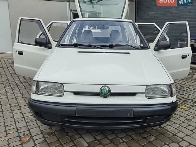 Білий Шкода Феліція, об'ємом двигуна 1.3 л та пробігом 100 тис. км за 1900 $, фото 1 на Automoto.ua