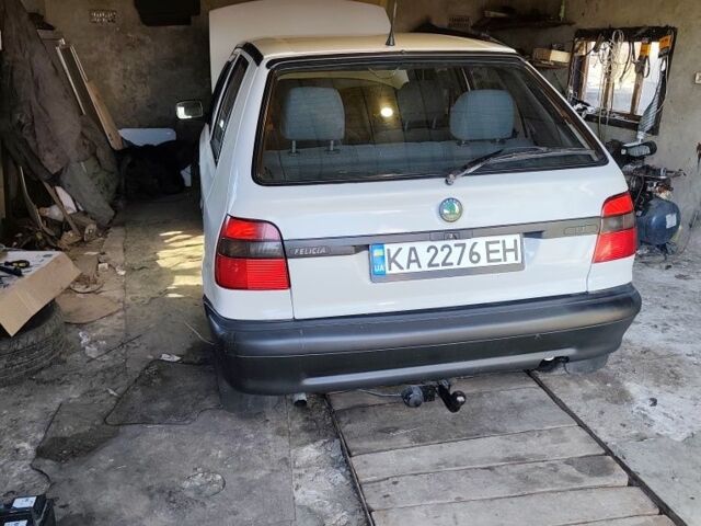 Белый Шкода Фелиция, объемом двигателя 1.3 л и пробегом 100 тыс. км за 2200 $, фото 1 на Automoto.ua