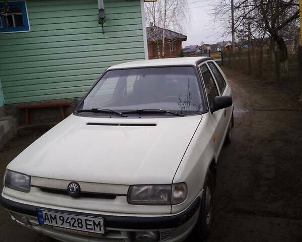 Белый Шкода Фелиция, объемом двигателя 1.3 л и пробегом 275 тыс. км за 2250 $, фото 1 на Automoto.ua