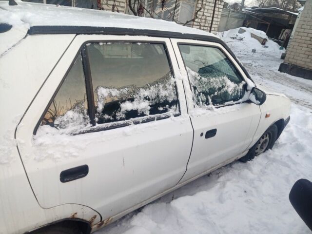 Белый Шкода Фелиция, объемом двигателя 1.6 л и пробегом 180 тыс. км за 581 $, фото 1 на Automoto.ua